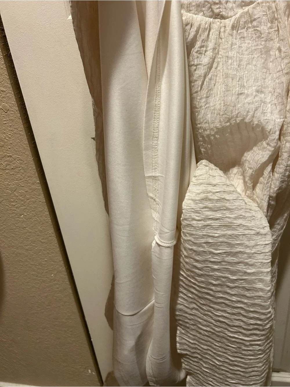 ASTR The Label Textured V-Neck Midi Dress in Cream , XL